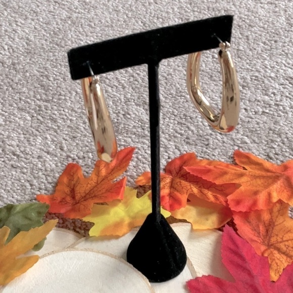 GOLD-TONE SQUARED EARRINGS - Picture 2 of 4